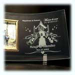 �����j���̃v���[���g�ɂ̓I���W�i���K���X�t�H�g�t���[���i�K���X�ʐ^���āj����l�C�E�E�E